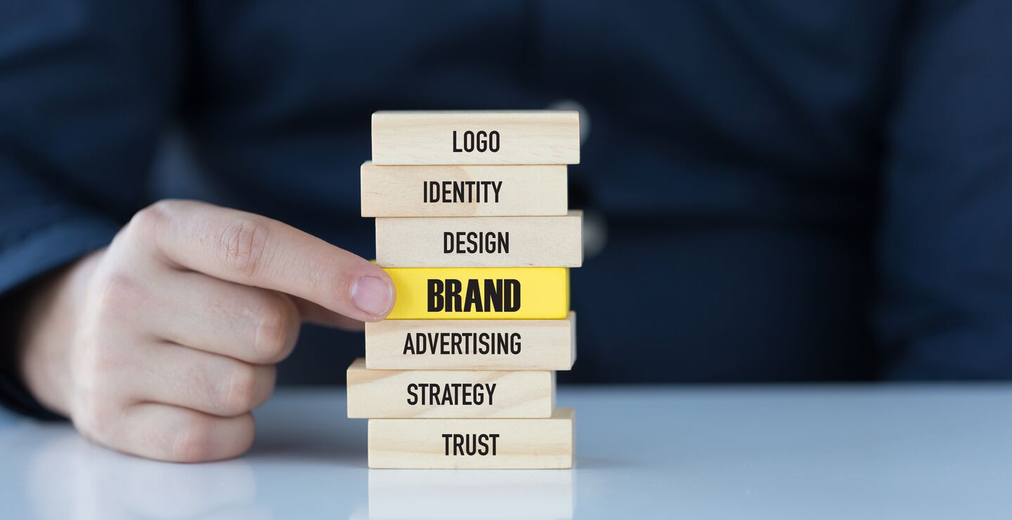 Illustrasjon: blokker med "brand concept" i fokus