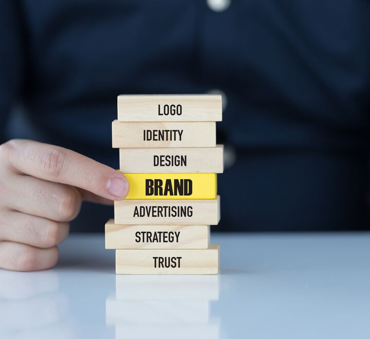 Illustrasjon: blokker med "brand concept" i fokus