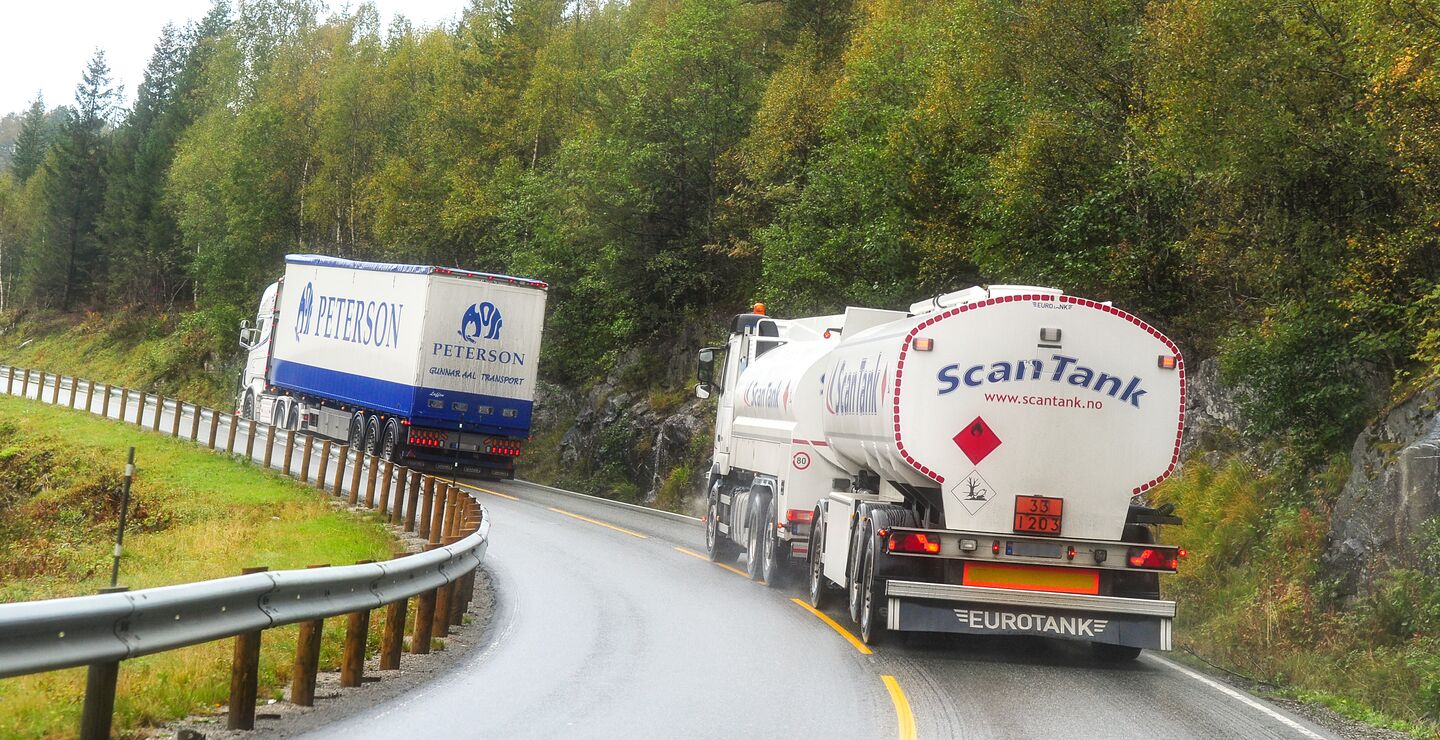 Tankbiler på småvei i Norge