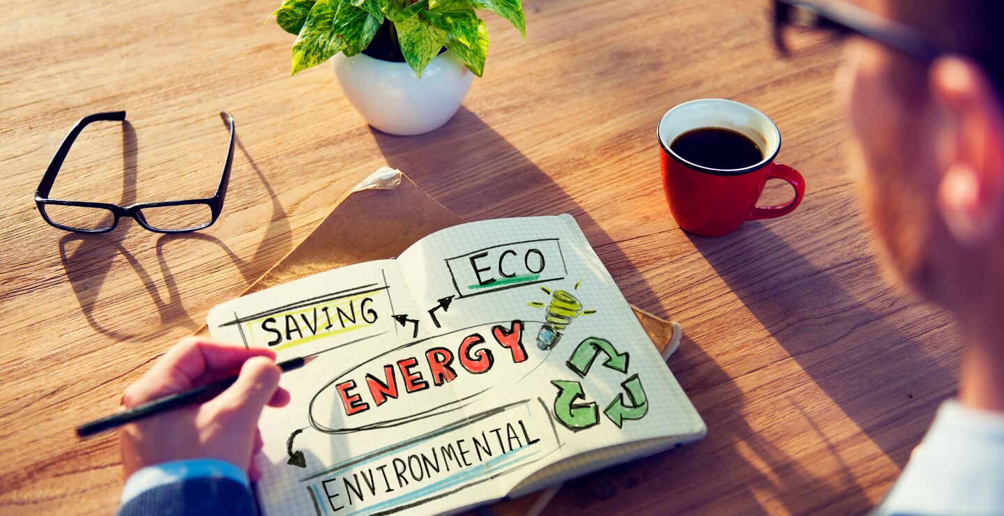 De kreative næringene kan bidra mer i det grønne (ord)skiftet, mener professor Anne-Britt Gran (bildet).