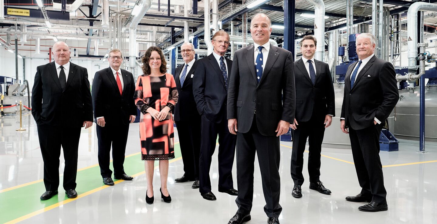 Jotun er en av mange norske familieeide selskaper. Hva betyr de for økonomien? Her illustrert ved Jotuns styre.