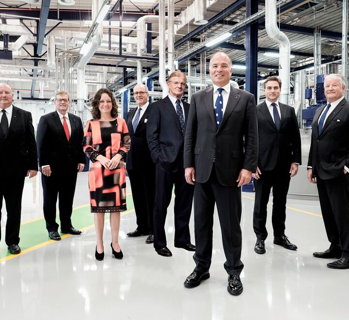 Jotun er en av mange norske familieeide selskaper. Hva betyr de for økonomien? Her illustrert ved Jotuns styre.