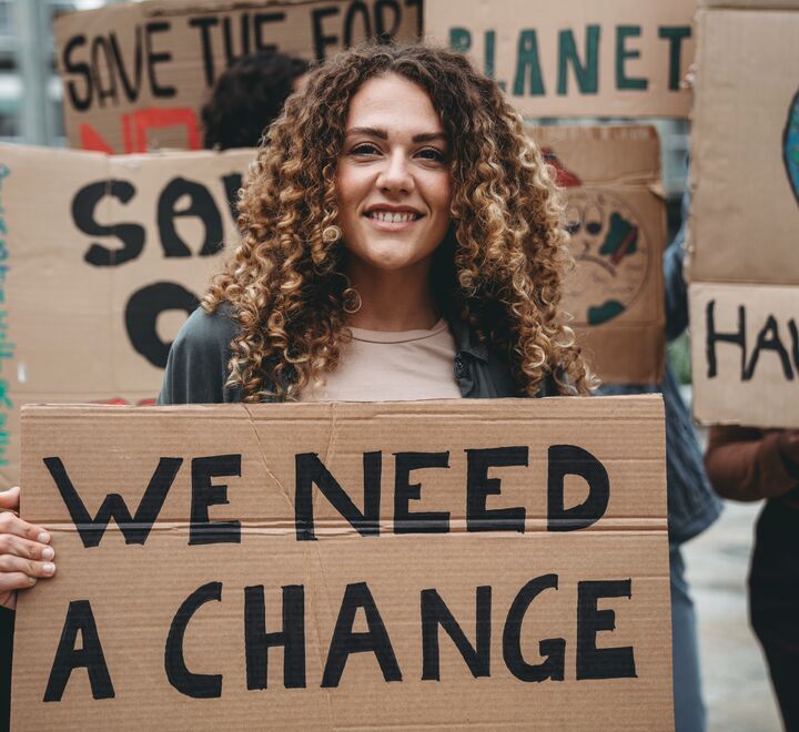 Politimann foran opprørere