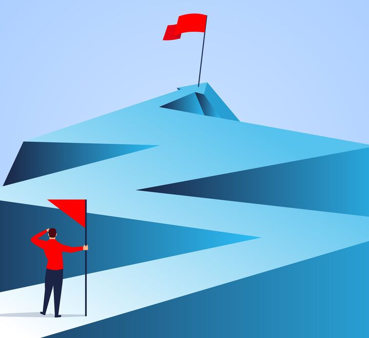 Illustrasjon av mann som står på bunnen av et fjell og speider mot målet på toppen.