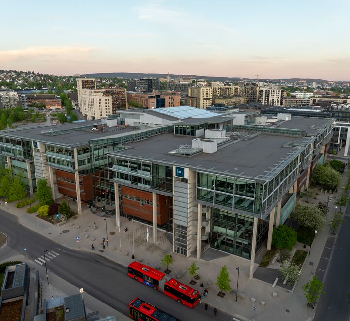Bilde tatt utenfor campus Oslo. Bilde er tatt ovenfor og får med hele bygget.