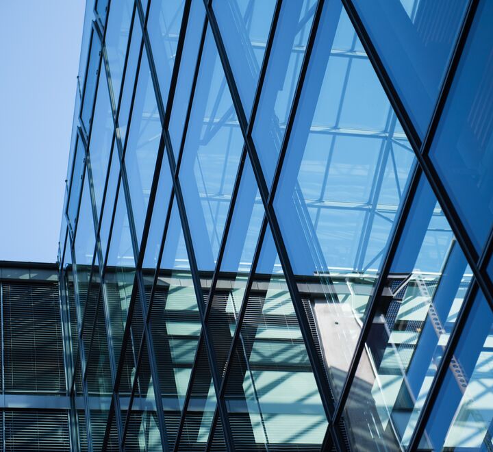 BI logoen utenfor campus Oslo