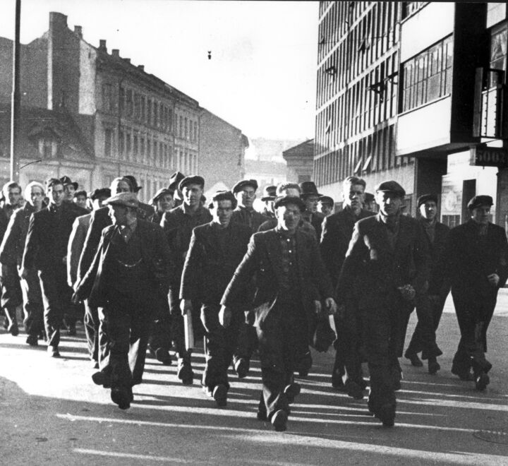 Arbeidere i Oslo demonstrerer mot arbeidsretten i 1945. (Foto: Scanpix/Arkiv).