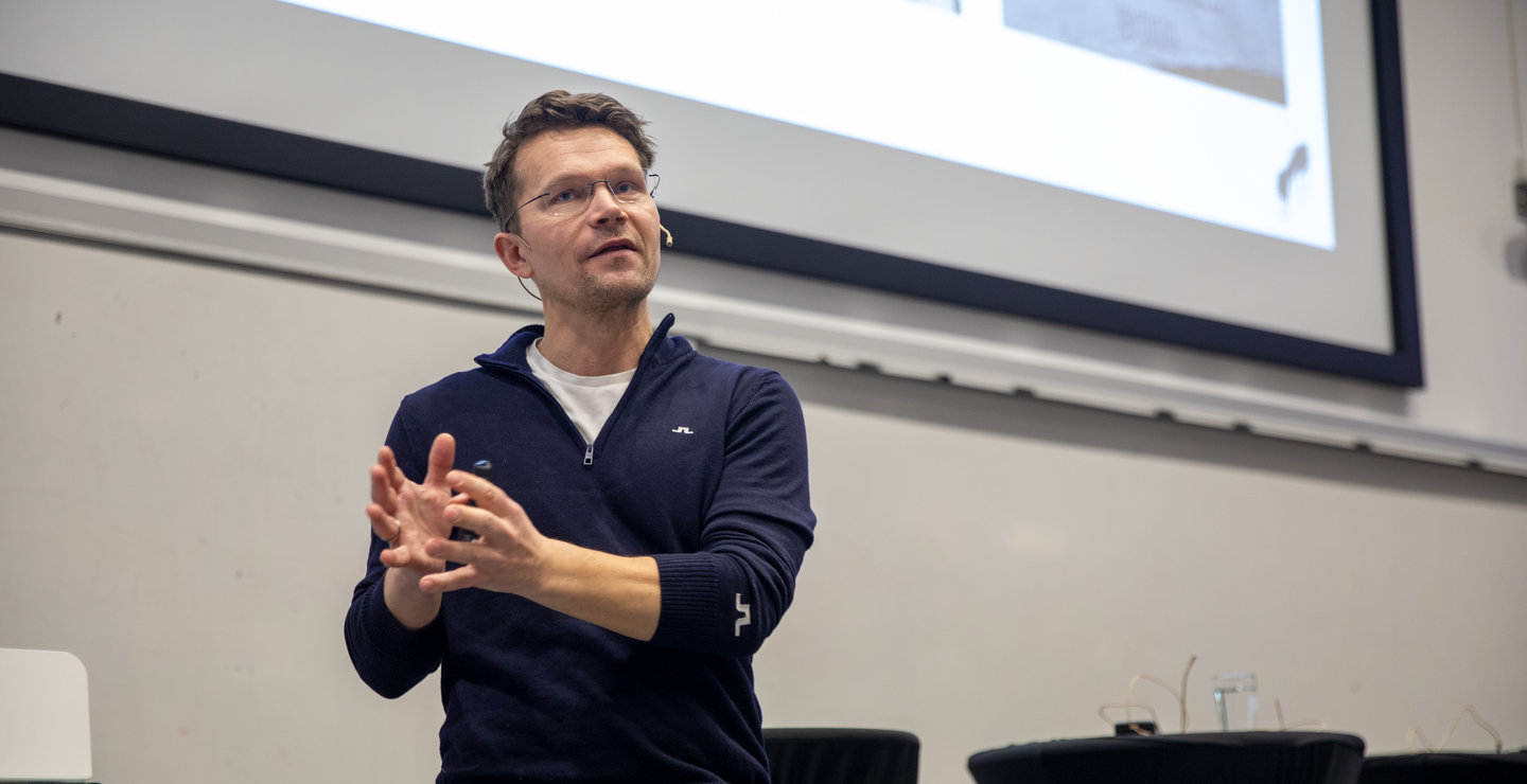 Martin Bech Holte under et foredrag på BI