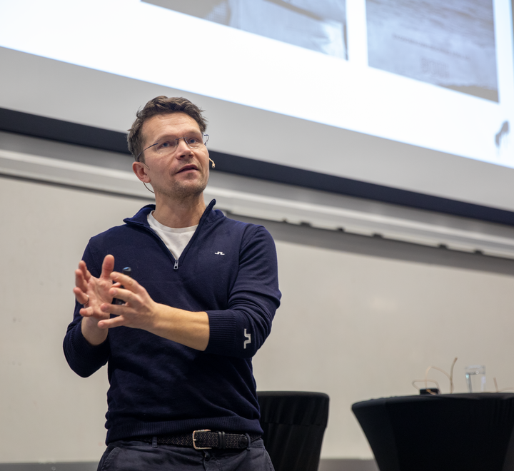 Martin Bech Holte under et foredrag på BI