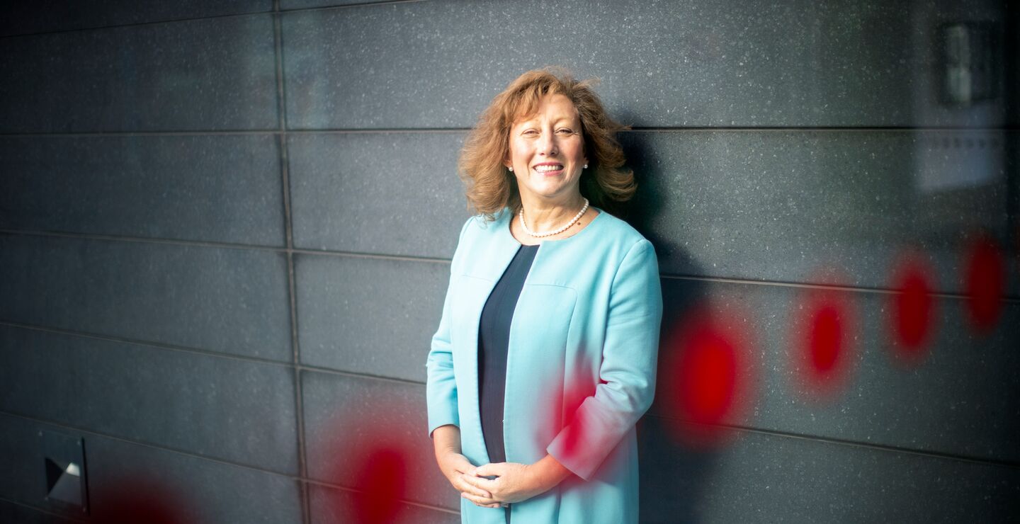 På en 8. mars er det fint å snakke om kvinner som den nye oljen. - Kan vi ikke heller bli enige om at både kvinner og menn er ‘Norges nye olje’, - når de står sammen!, skriver Gillian Warner-Søderholm (bildet). 