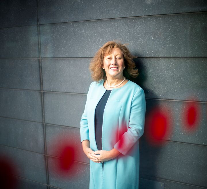 På en 8. mars er det fint å snakke om kvinner som den nye oljen. - Kan vi ikke heller bli enige om at både kvinner og menn er ‘Norges nye olje’, - når de står sammen!, skriver Gillian Warner-Søderholm (bildet). 