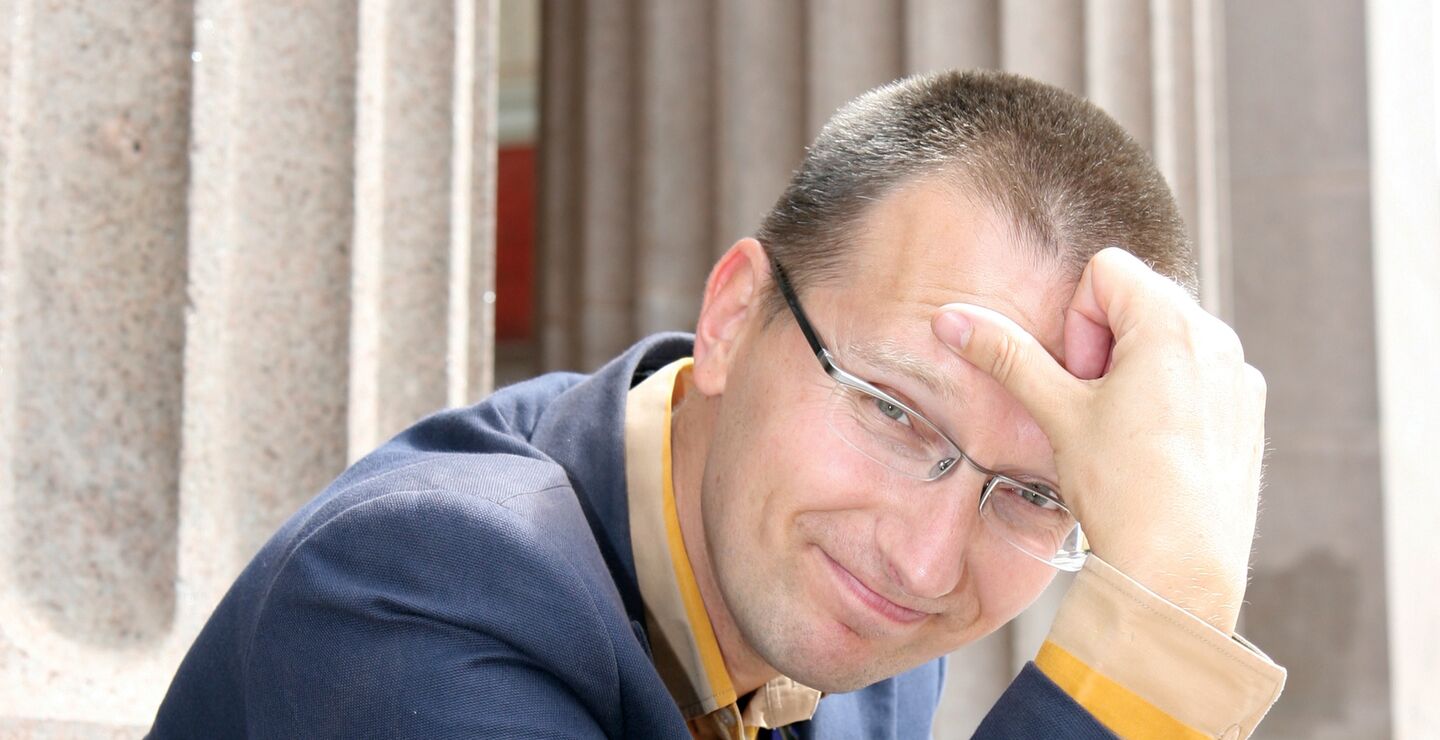 Øyvind Kvalnes (picture) writes about miracles of colaboration.