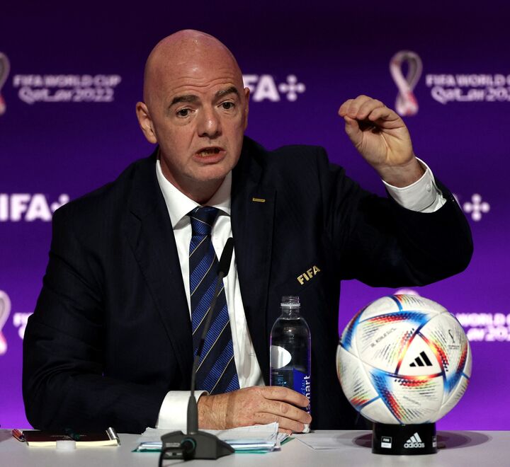FIFA-sjef Fianni Infantino på en pressekonferanse
