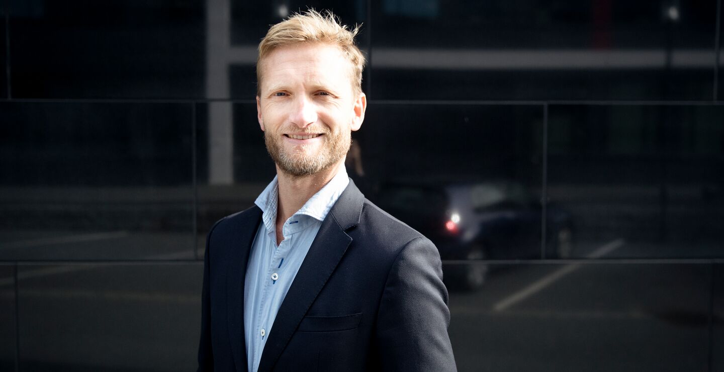 The practice of publicly communicating future policy intentions through interest rate projections (IRPs), is today widespread among central banks and has been pursued for more than a decade by central banks in Norway, Sweden and New Zealand, says Gisle Natvik (picture).