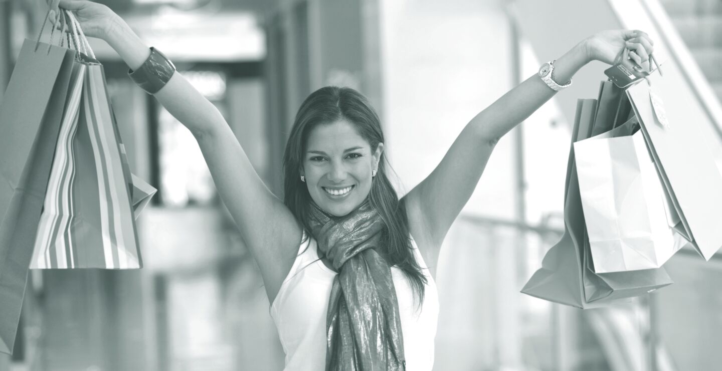 Kvinne med bæreposer