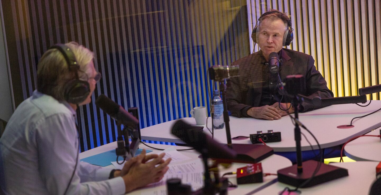 Guests in podcaststudio