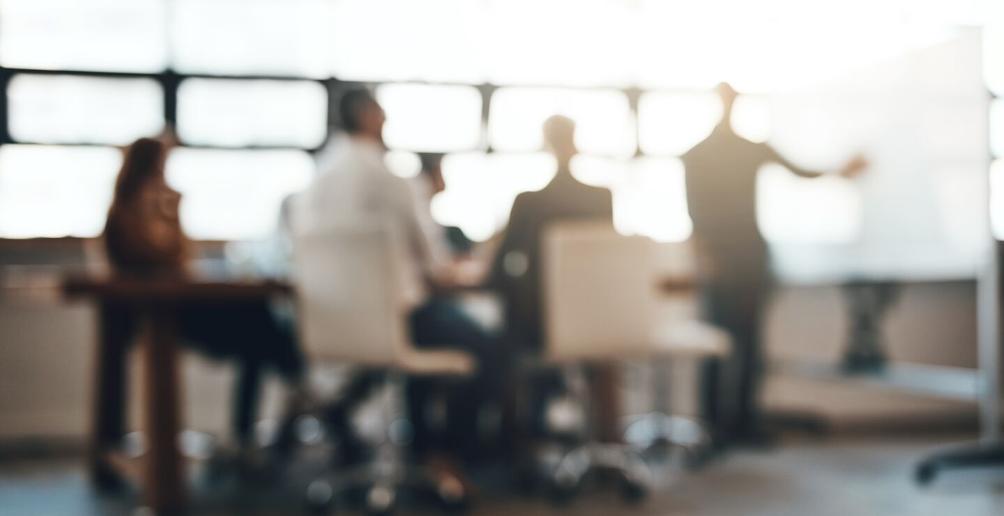 Når ansatte får høre at kolleger tjener ti prosent mer enn dem selv, synker produktiviteten, skriver Njål Andersen og Ellen Rebeca Kackur. (Foto: Illustrasjonsfoto).