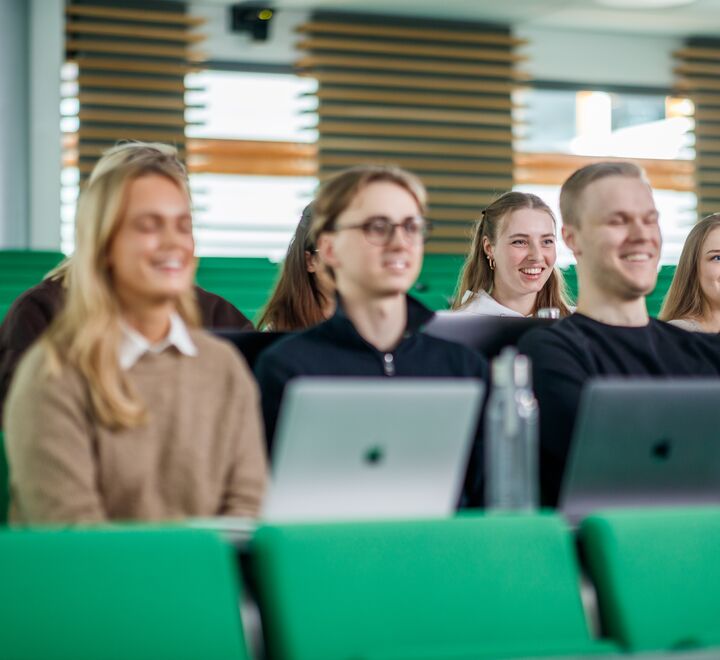 Studenter i forelesning