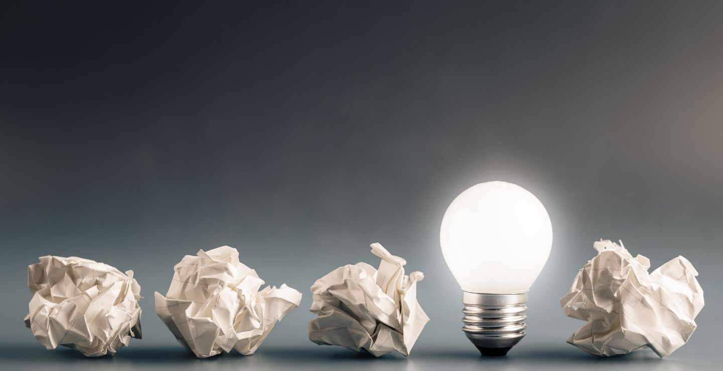 lyspære og post-it-lapper