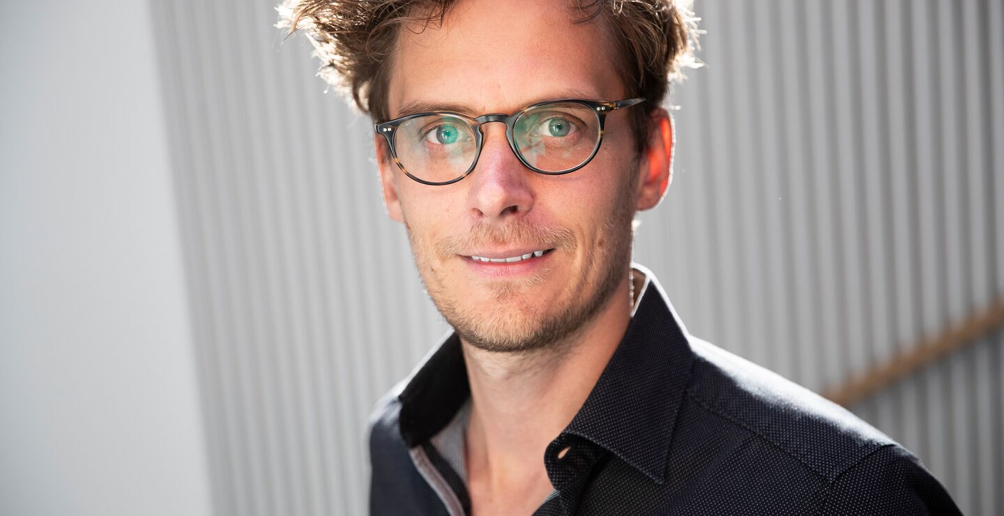 In his article «Safe Haven CDS Premiums» Sven Klingler (pictured) investigates the motives behind purchasing insurance against the default of save sovereigns.