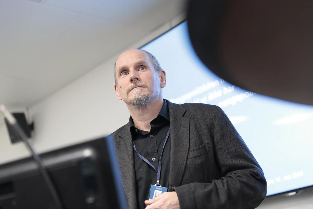 Professor Tommy Sveen fra Handelsh&oslash;yskolen BI inviterer til Norges Bank Watch 2019