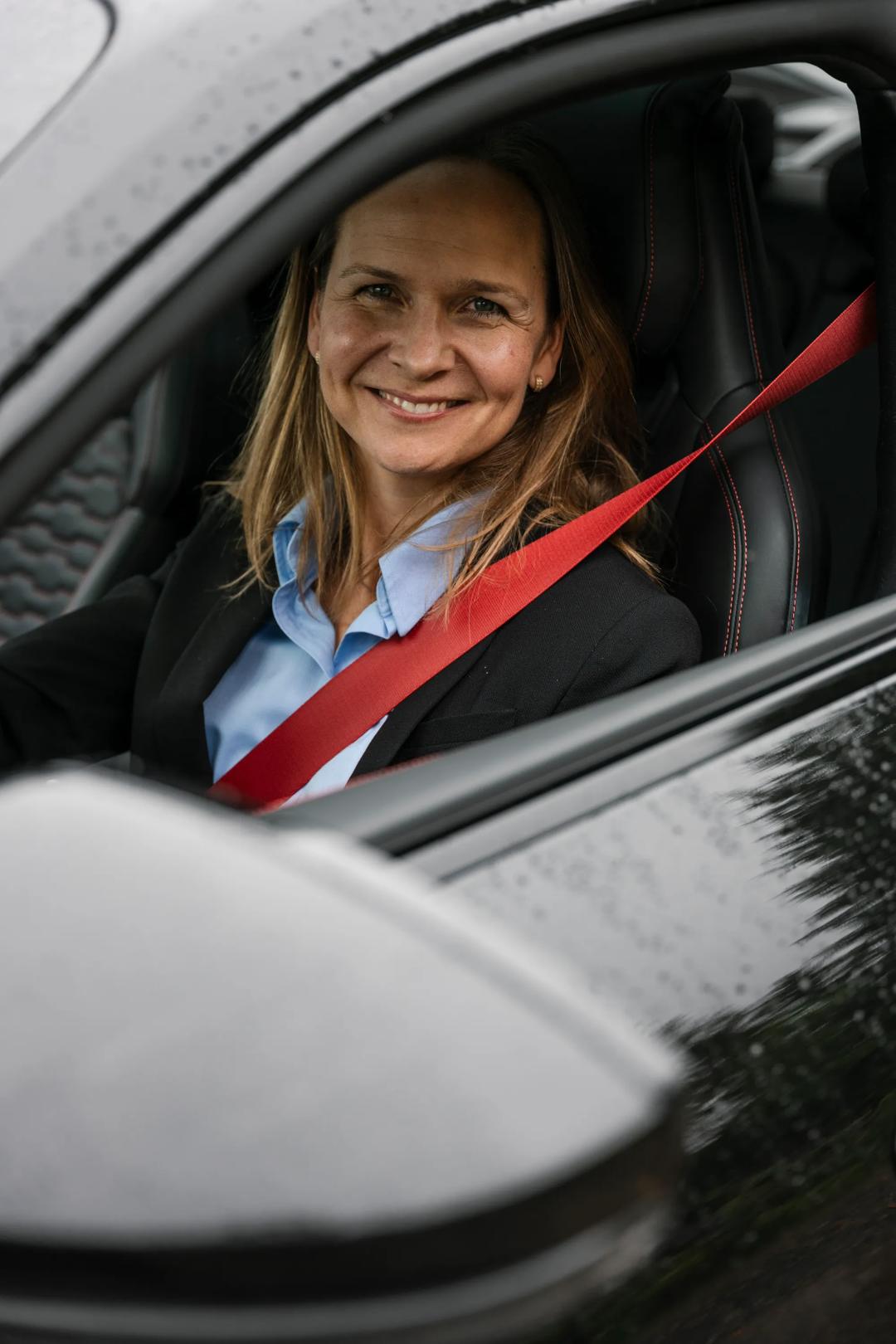 Elin driving a car