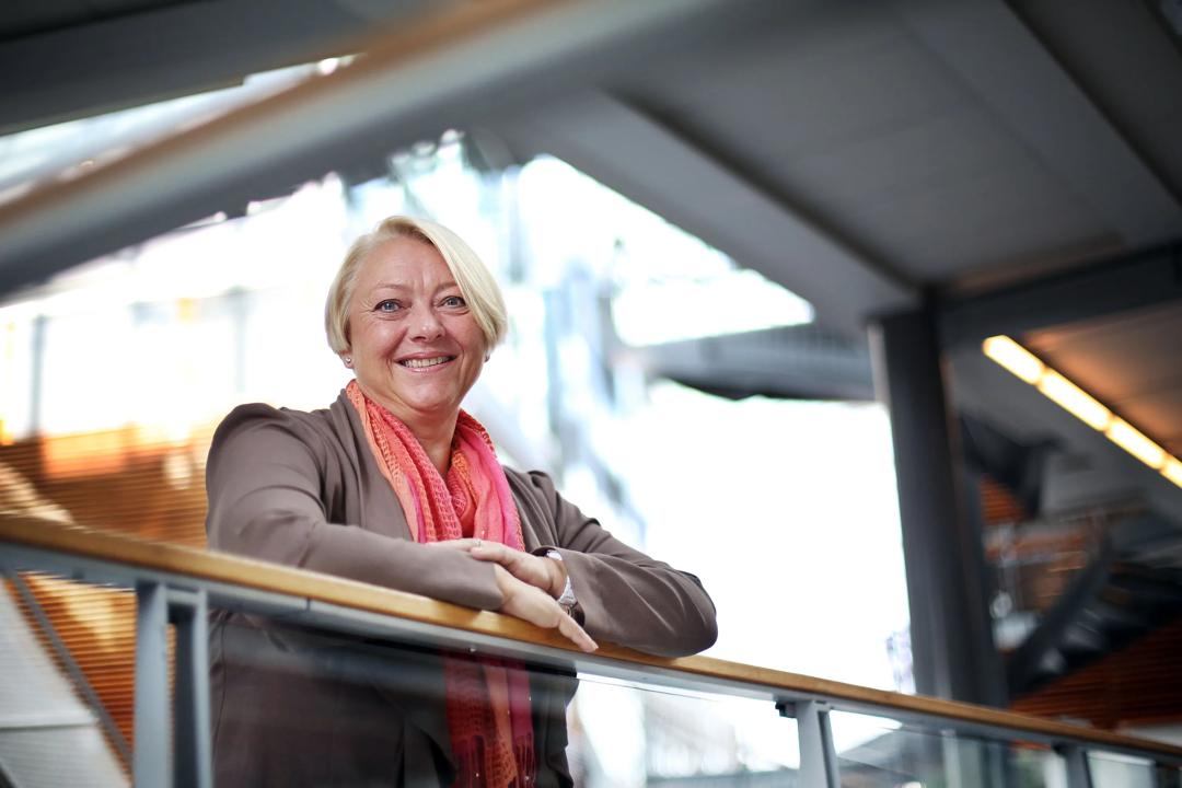 Professor Ragnhild Kvålshaugen (bildet) belyser hva som kreves av ledere for å skape produktivt samarbeid på tvers organisasjonsgrenser.