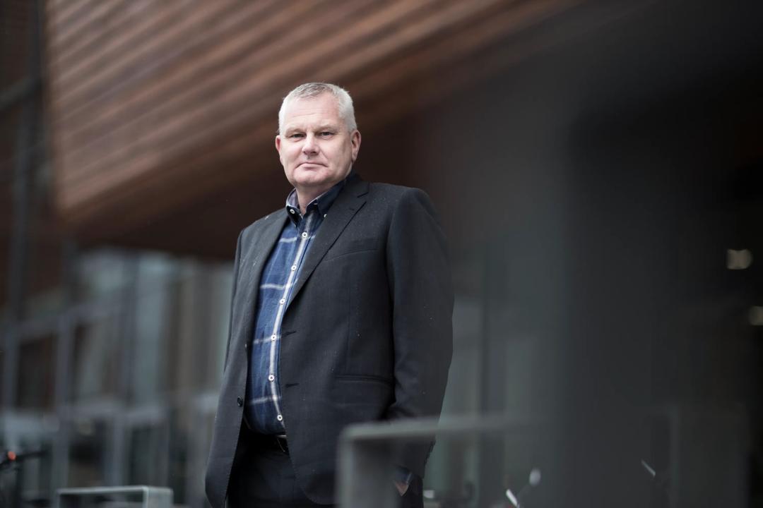 Vi har for eksempel funnet at en relativt høy fastlønn er forbundet med høy indre motivasjon, skriver Bård Kuvaas (bildet).