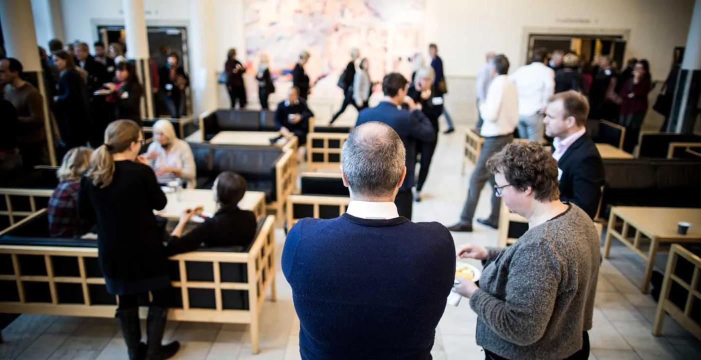 Mennesker i møte