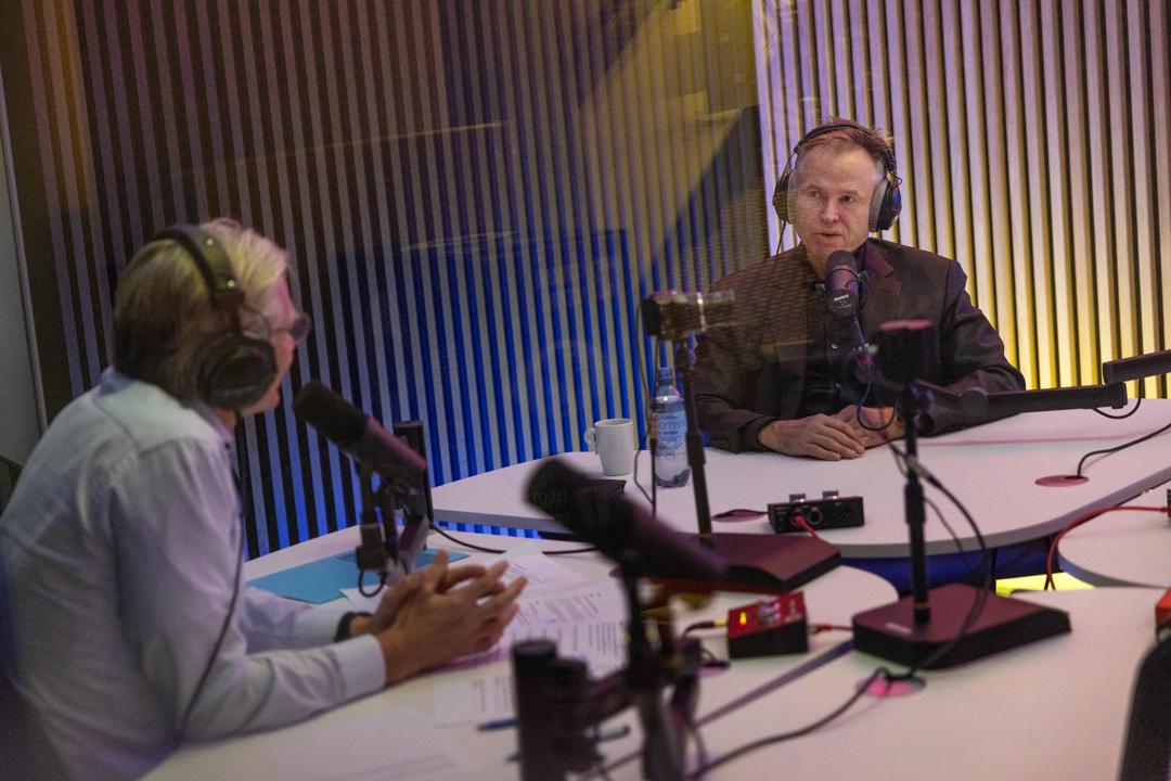 Guests in podcaststudio