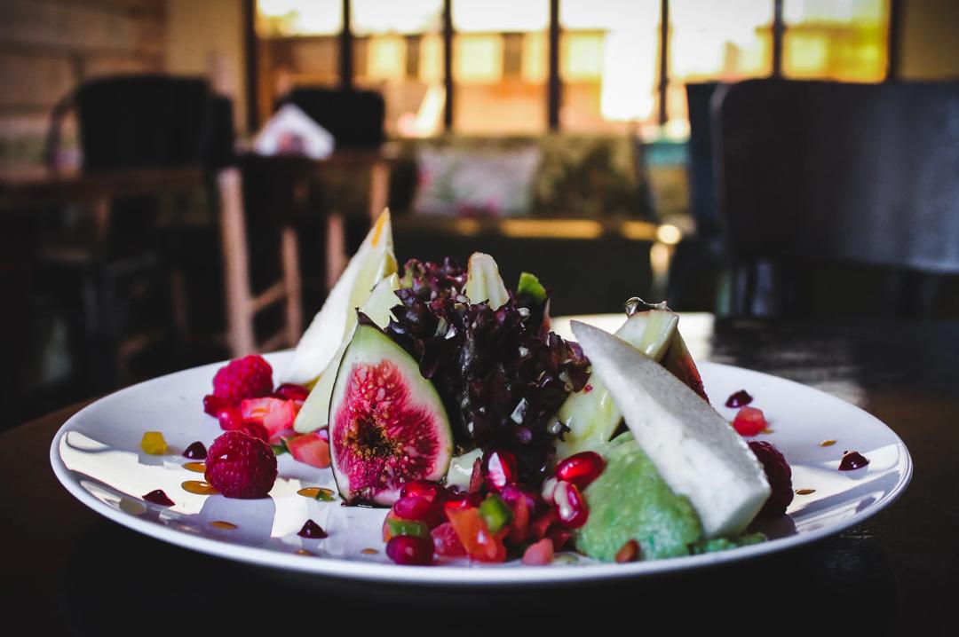 Chefs seems to be more aware of the importance of stimulating all the senses when creating unique consumer experiences than marketers. Illustrationohoto: Louis Hansel on Unsplash
