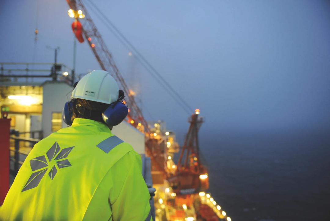 De store kostnadsoverskridelsene knyttet til Mongstad-prosjektet utgjorde en viktig erfaring for staten som eier i Statoil (nå Equinor), skriver artikkelforfatterne. (Foto: Statoil.)