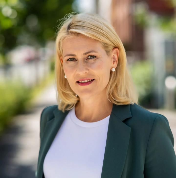 Kristine Dahl Steidel 