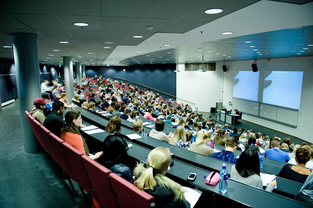 Auditorium fullt av studenter