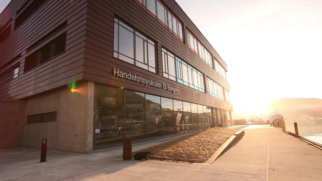 Utenfor campus Bergen. Bilde av bygget.