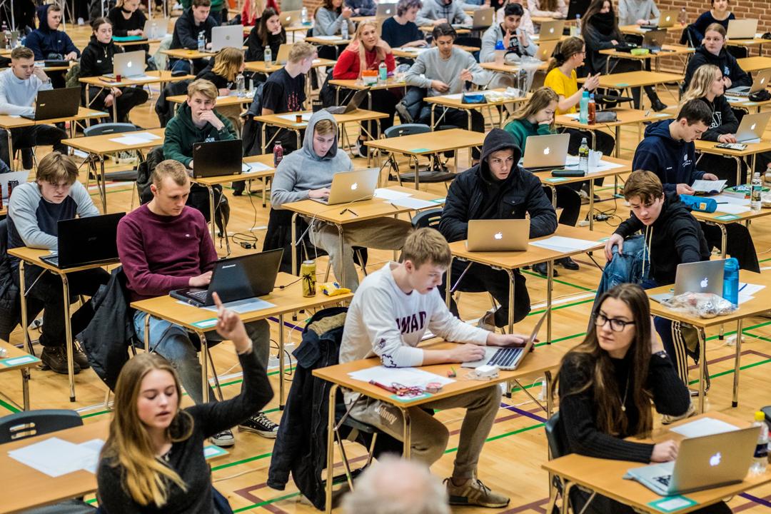 Videregåendeelever som tar eksamen