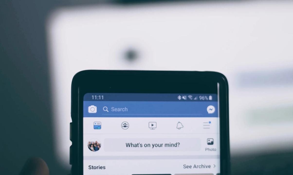 - Ethvert stort, komplisert system som virker, startet som et lite, enkelt system som virket, sa  John Gall, Systemantics. Slik som Facebook (bildet).