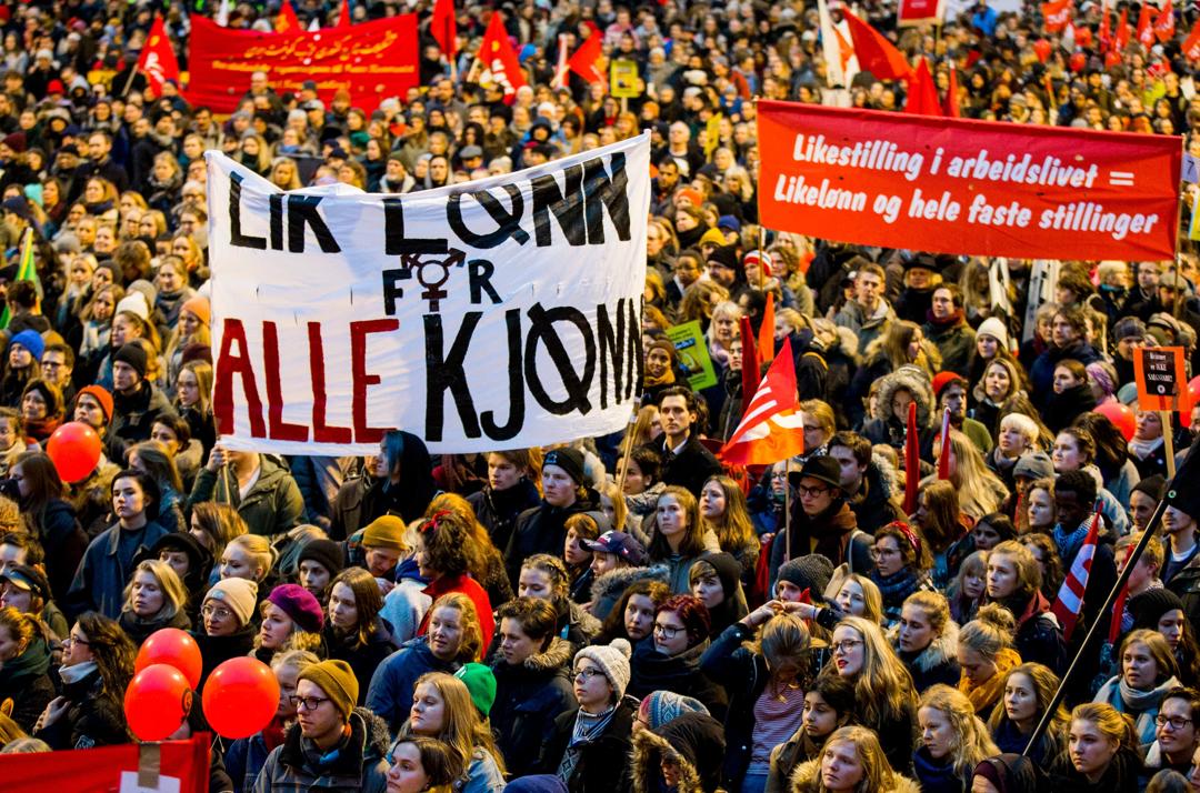 Sannsynligheten for å få en virksomhet med bedre resultatutvikling, en mer velfungerende organisasjon, et bedre og riktigere fokus på virksomhetens fremtid er derfor større med kvinner i styret. (Illustrasjonsbilde fra en 8. mars demonstrasjon. Foto: Vegard Wivestad Grøtt / NTB).