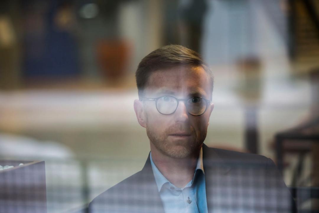 Hvordan vil digitalisering endre markedsføring? Professor Bendik Samuelsen (bildet) har identifisert fem utviklingstrekk. 