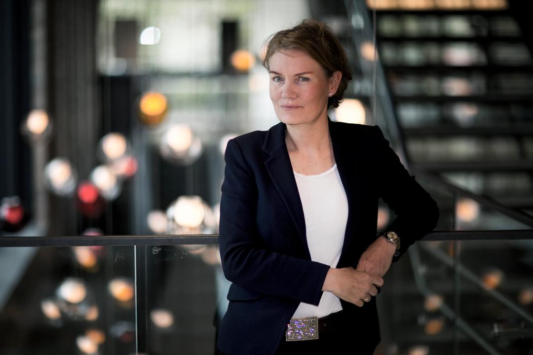 Overgang fra glødepærer til LED belysning er ett viktig bidrag til bærekraft, skriver professor Caroline D Ditlev-Simonsen (bildet).