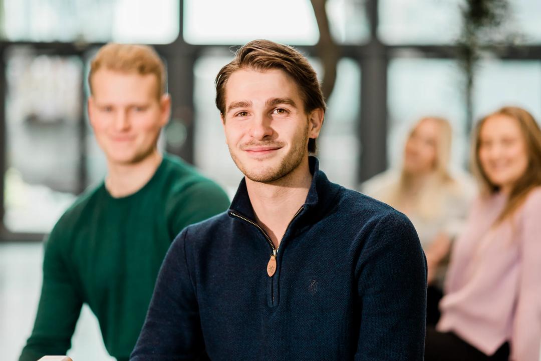 Miljøbilde av studenter på campus Bergen