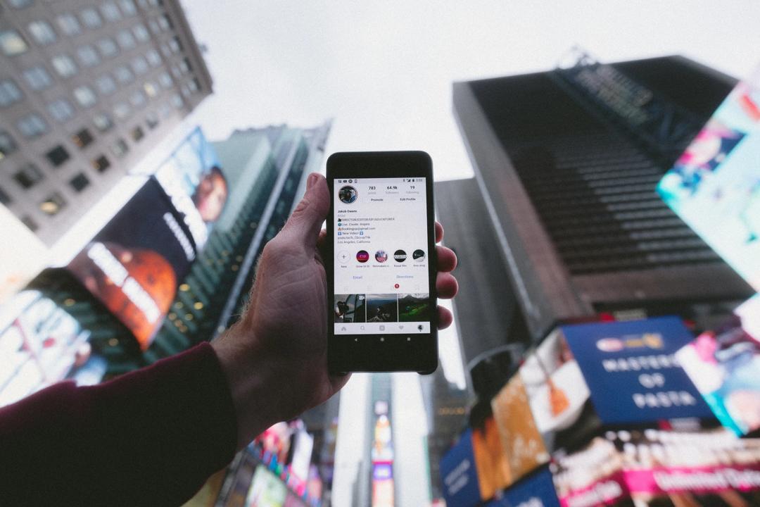 Bør alle topppledere være i sosiale media? (Illustrasjonsfoto) Foto: Jakob Owens. Unsplash.com