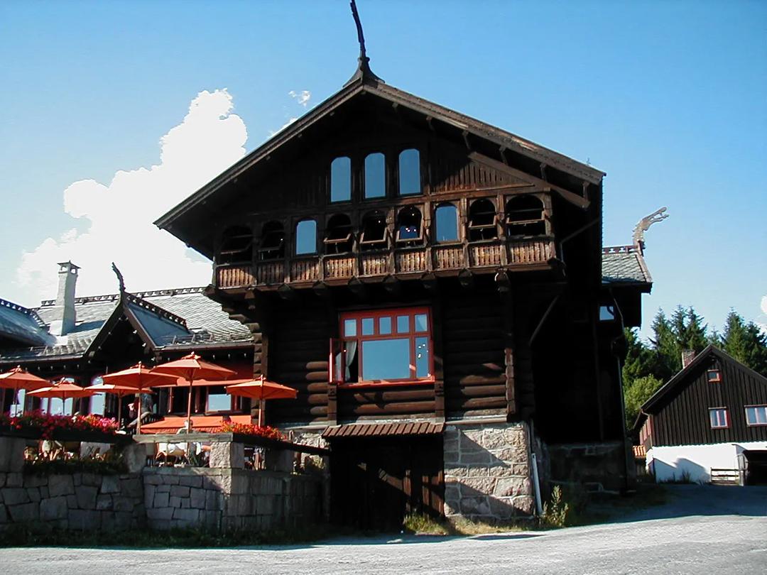 The traditional-style café Frognerseteren