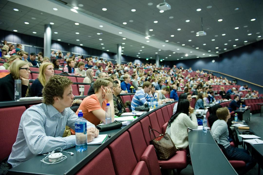 Studenter i auditorium