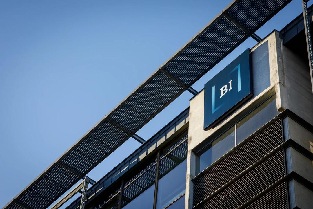 The BI logo outside Campus Oslo