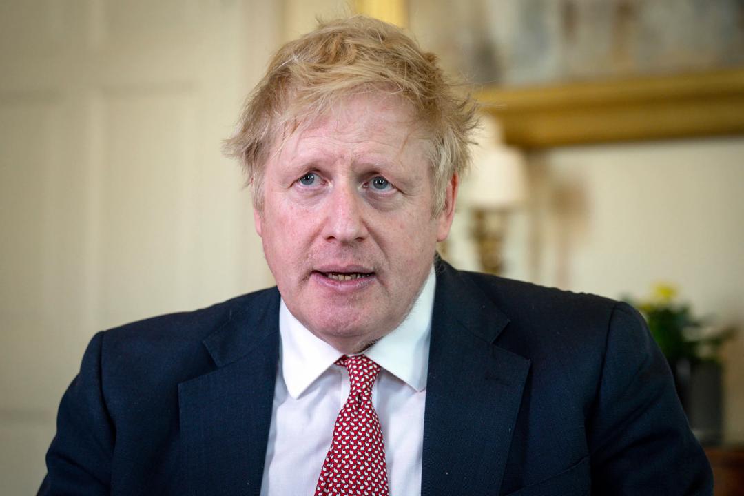 With the characteristic haughtiness and condescension learned at boarding school, Boris Johnson (picture) continued shaking hands with everyone he met. He was infected and landed in intensive care. When he was discharged after having received care from foreign nurses in an underfunded NHS, he said, “I owe them my life”. (Photo: Xinhua/Sipa USA)