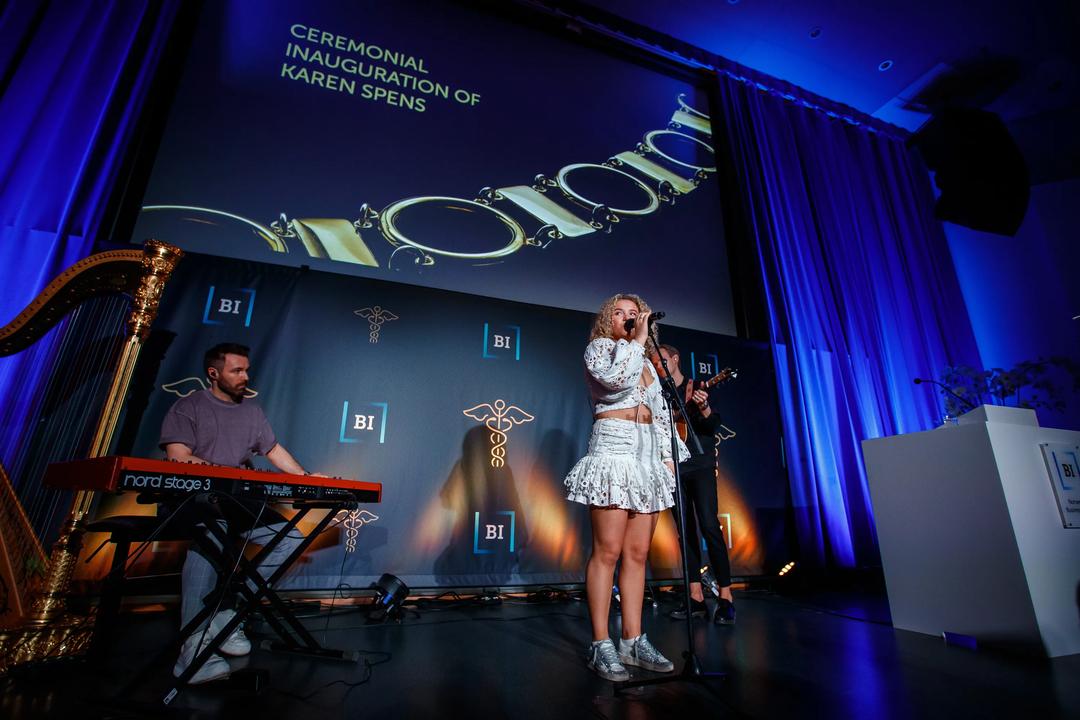 Emma Steinbakken performs at BI stage