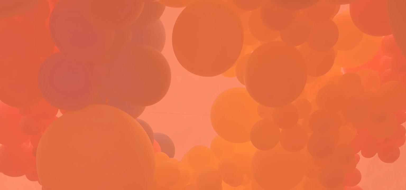 Oransje ballonger på oransje bakgrunn