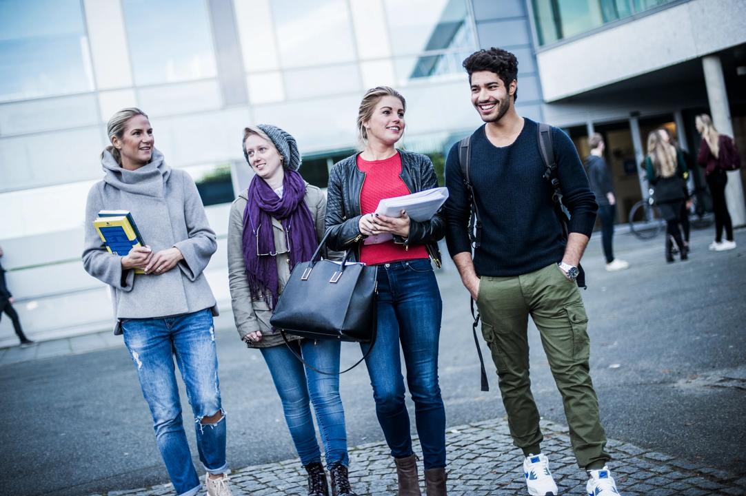 Students walking around at campus Stavanger