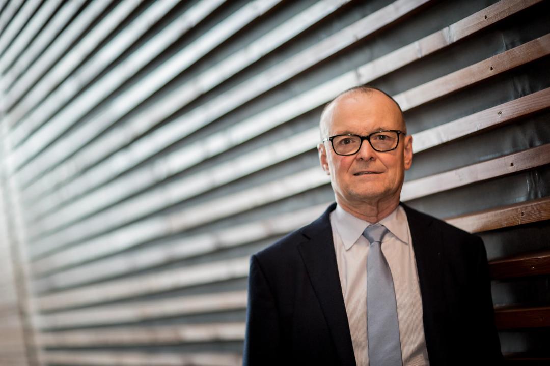 Åpne forhandlinger er til større glede for medier og forståsegpåere enn for involverte parter, skriver Tom Colbjørnsen.